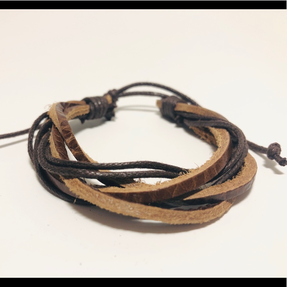 Adjustable leather bracelet